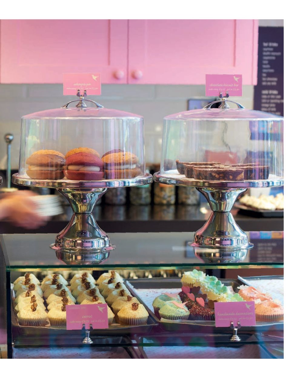 Кондитерская Hummingbird bakery. Сладкие рецепты из культовой кондитерской  Лондона Тарек Малуф - купить книгу Кондитерская Hummingbird bakery. Сладкие  рецепты из культовой кондитерской Лондона в Минске — Издательство Эксмо на  OZ.by